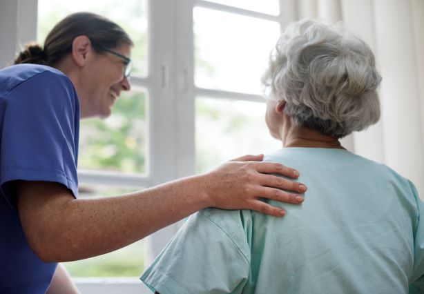 nurse-taking-care-old-woman